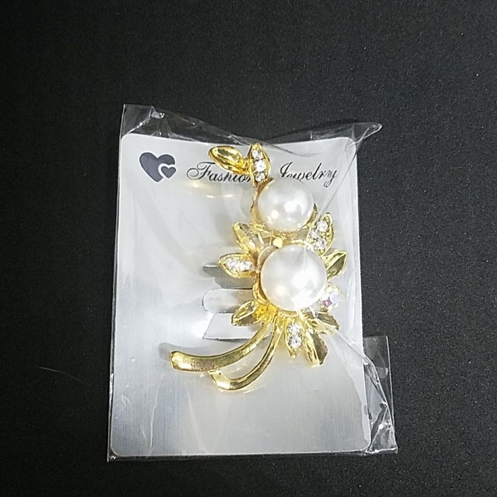 NWT Fashion Jewelry Gold & White Brooch